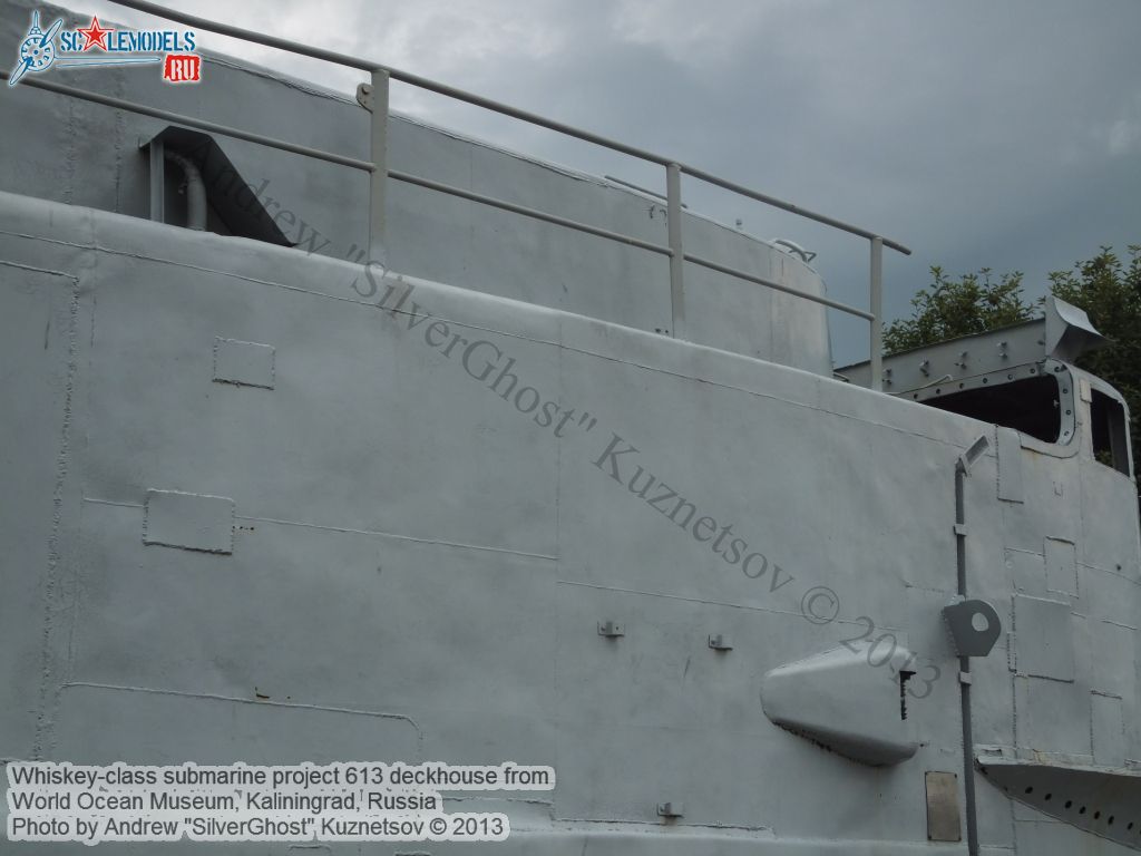 Whiskey-class_submarine_deckhouse_0005.jpg