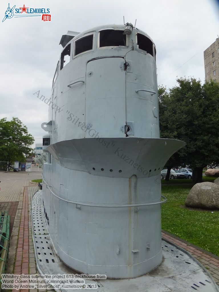 Whiskey-class_submarine_deckhouse_0019.jpg