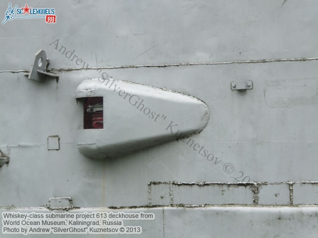 Whiskey-class_submarine_deckhouse_0032.jpg