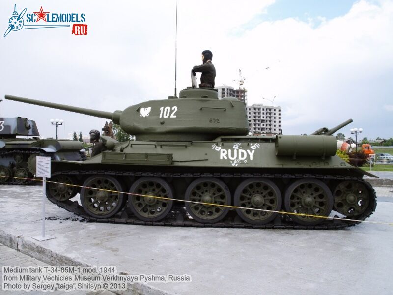 T-34-85M-1_mod1944_0004.jpg