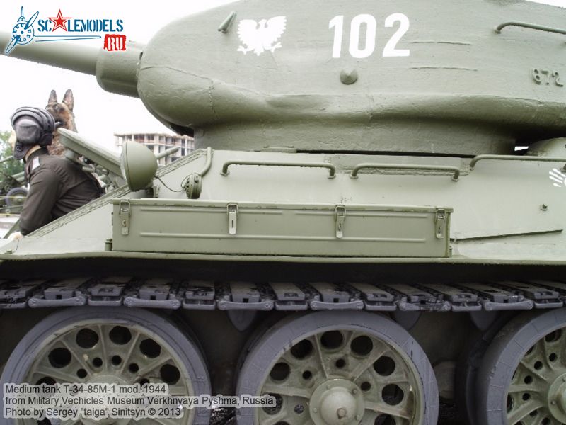 T-34-85M-1_mod1944_0008.jpg