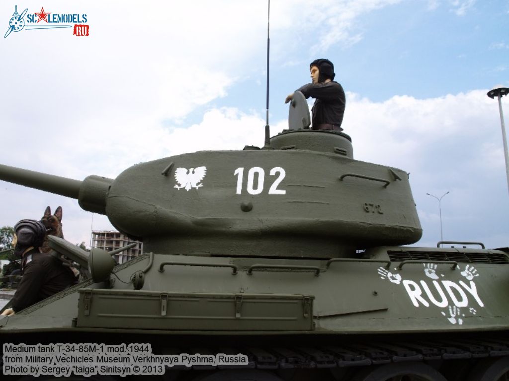 T-34-85M-1_mod1944_0009.jpg