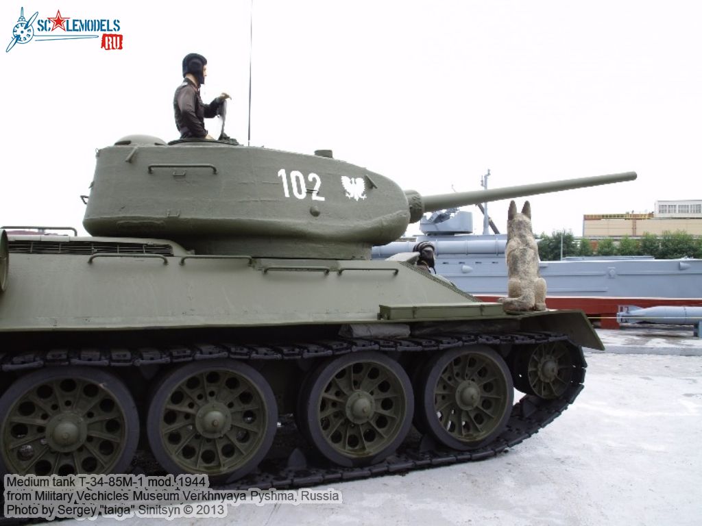 T-34-85M-1_mod1944_0017.jpg