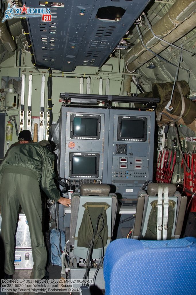 Lockheed_C-130J_Hercules_0049.jpg