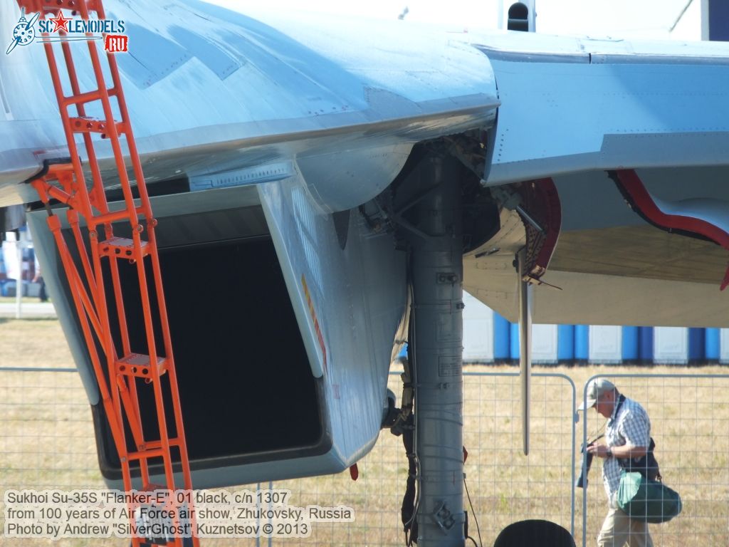 Su-35S_Flanker-E_0057.jpg