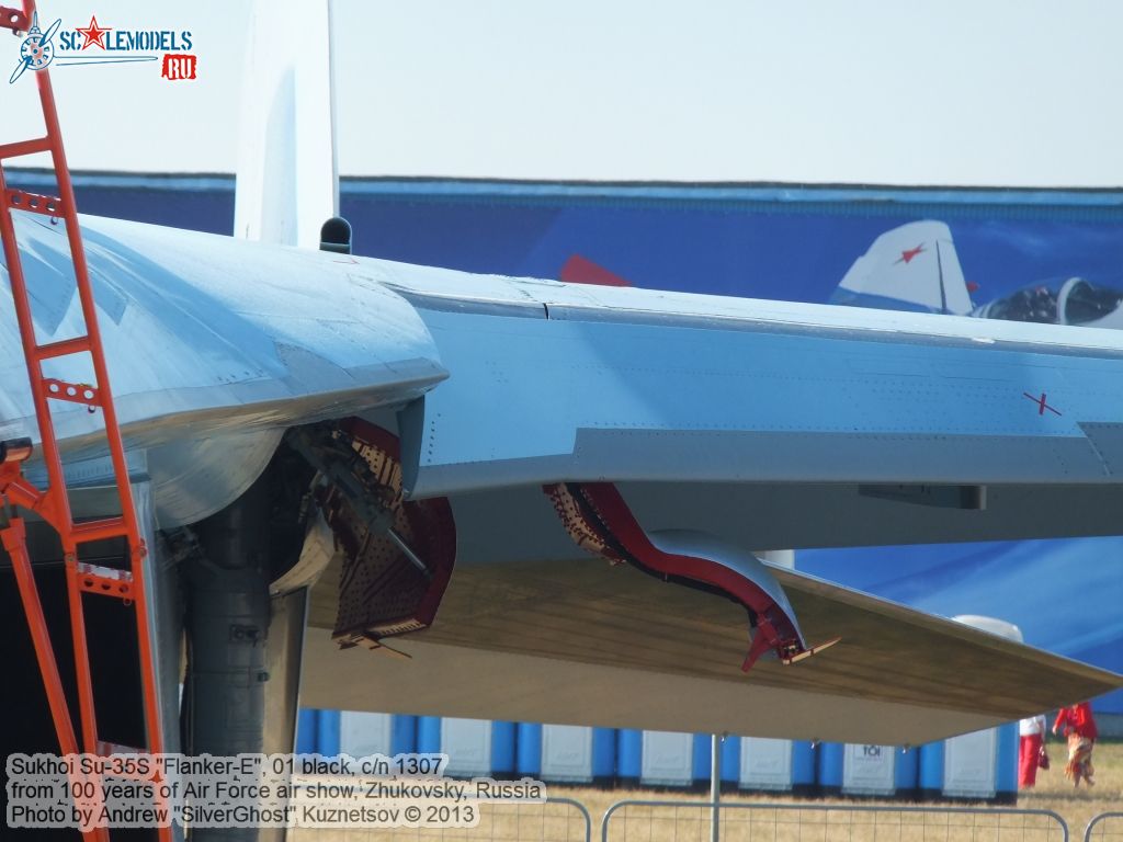 Su-35S_Flanker-E_0077.jpg