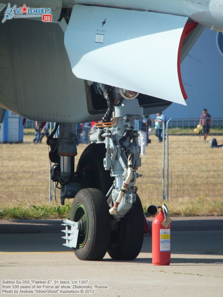 Su-35S_Flanker-E_0111.jpg