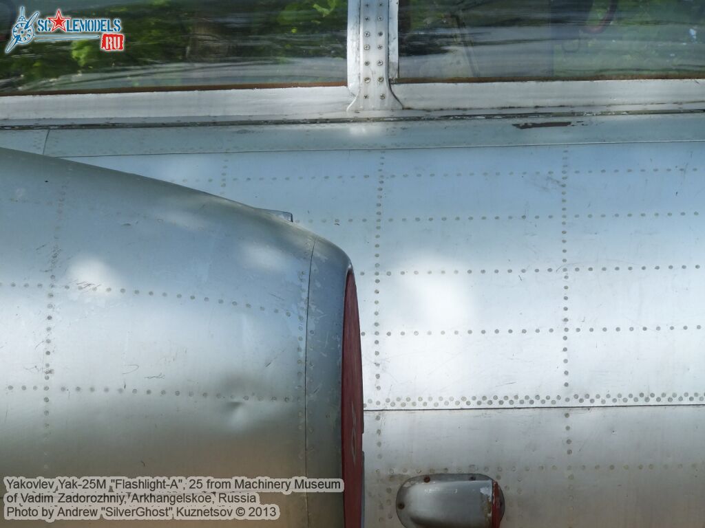 Yak-25M_Flashlight_0007.jpg