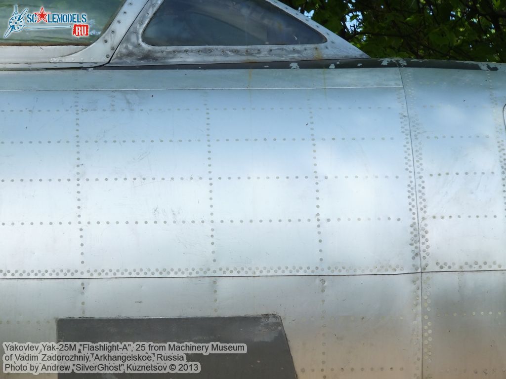 Yak-25M_Flashlight_0008.jpg