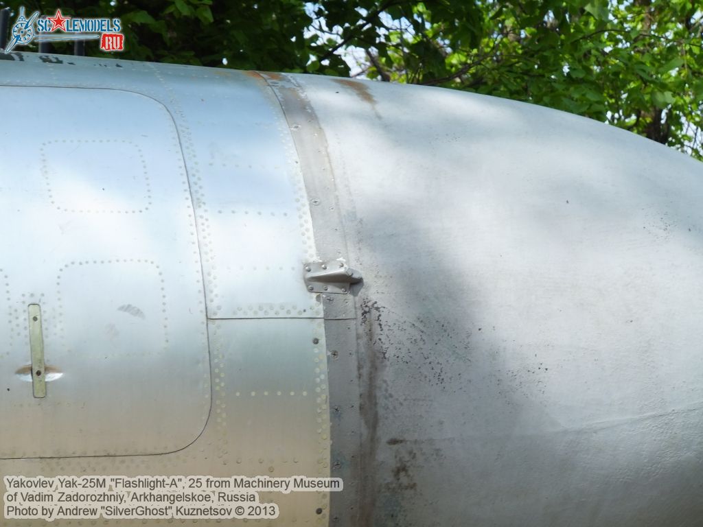 Yak-25M_Flashlight_0010.jpg