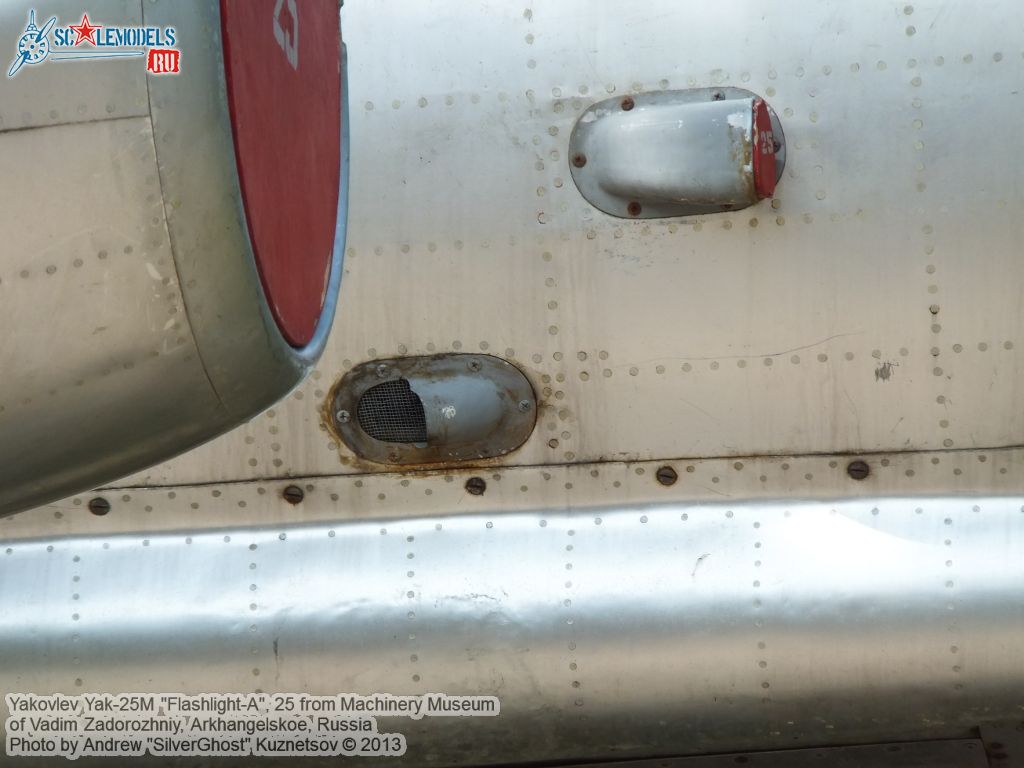 Yak-25M_Flashlight_0023.jpg