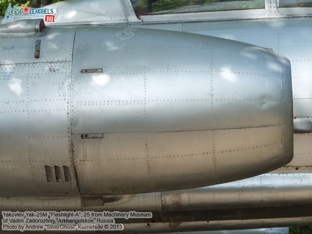 Yak-25M_Flashlight_0025.jpg