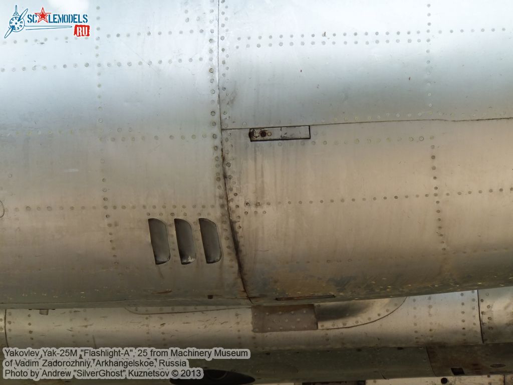 Yak-25M_Flashlight_0026.jpg