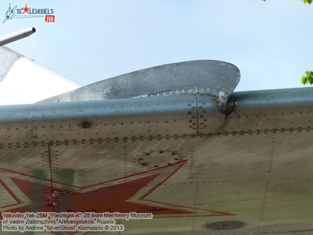 Yak-25M_Flashlight_0031.jpg