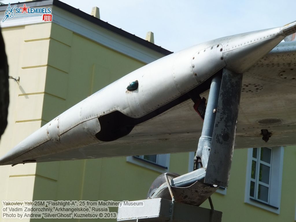 Yak-25M_Flashlight_0024.jpg