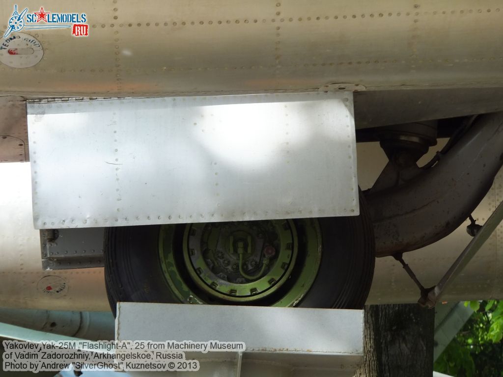 Yak-25M_Flashlight_0049.jpg