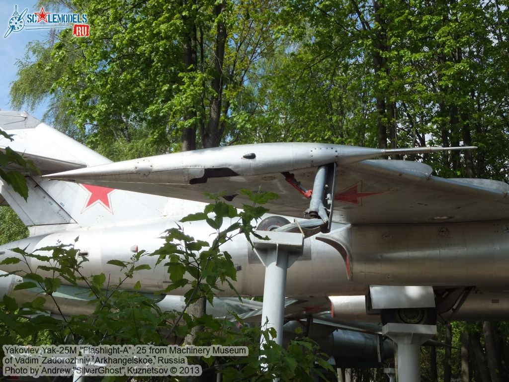 Yak-25M_Flashlight_0053.jpg