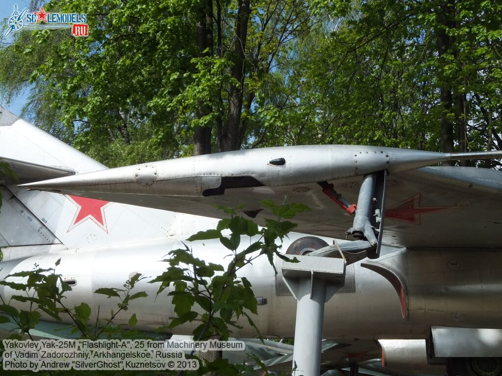 Yak-25M_Flashlight_0054.jpg