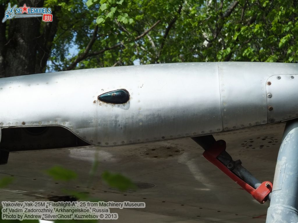 Yak-25M_Flashlight_0056.jpg