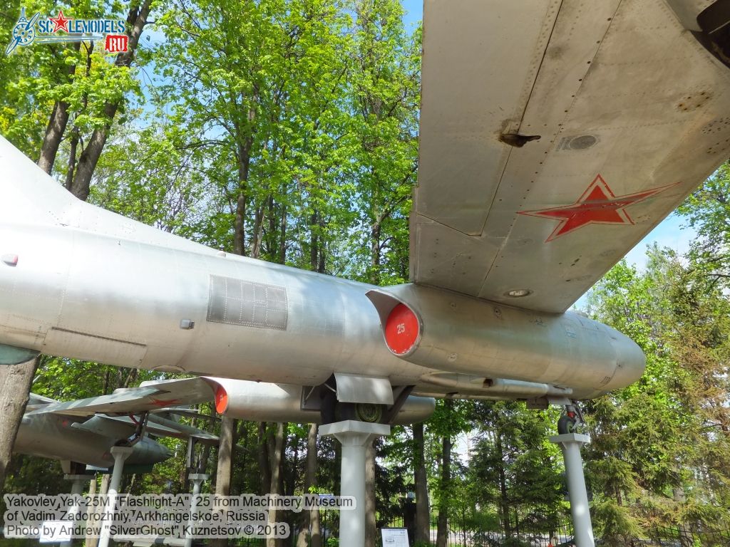 Yak-25M_Flashlight_0071.jpg