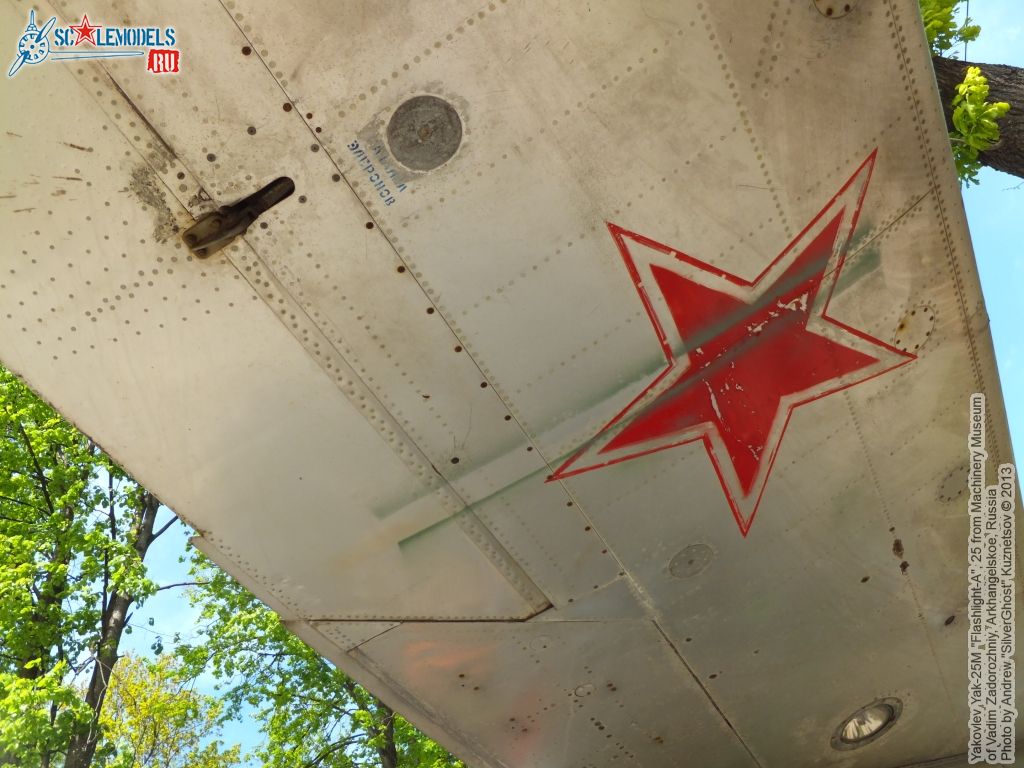 Yak-25M_Flashlight_0075.jpg