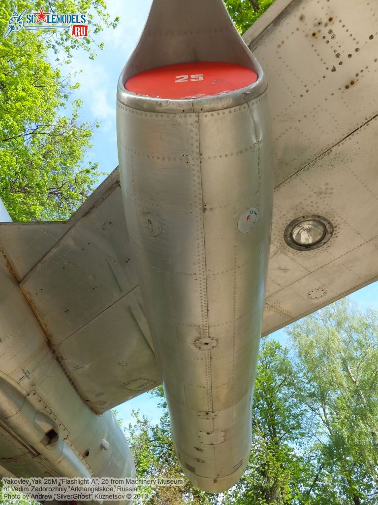 Yak-25M_Flashlight_0094.jpg