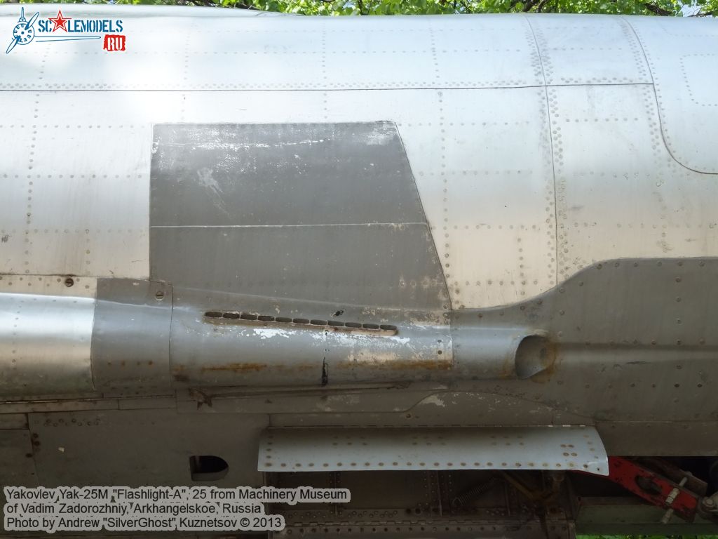 Yak-25M_Flashlight_0150.jpg