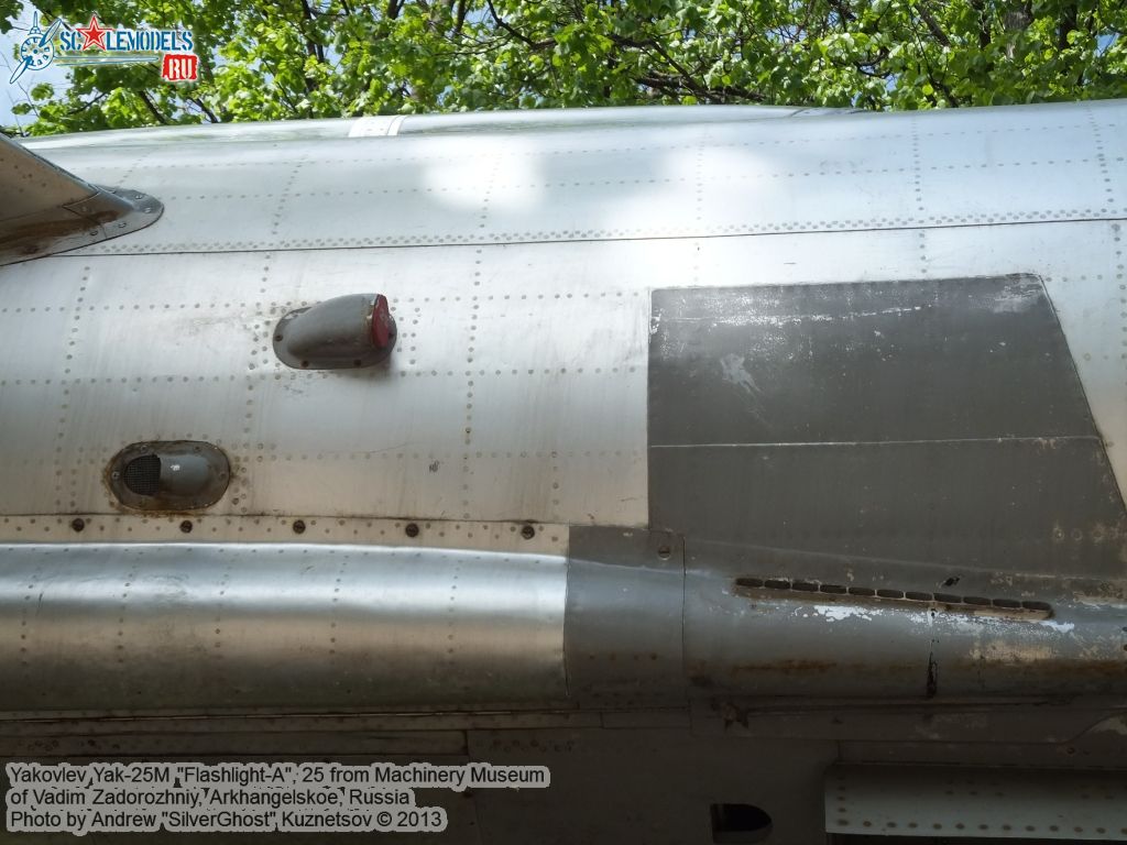 Yak-25M_Flashlight_0151.jpg