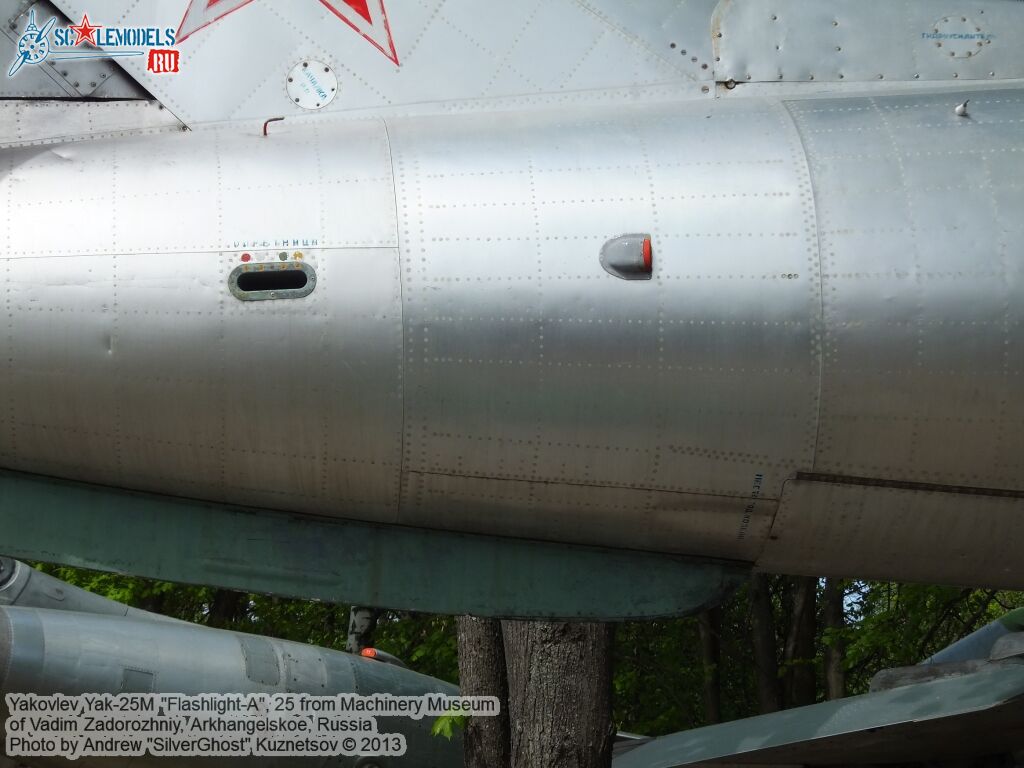 Yak-25M_Flashlight_0207.jpg