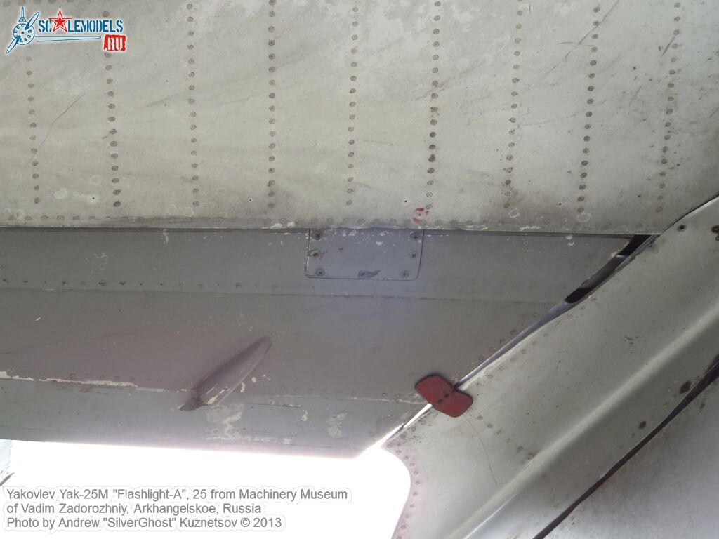 Yak-25M_Flashlight_0215.jpg