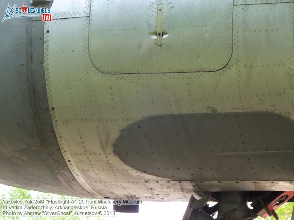 Yak-25M_Flashlight_0331.jpg