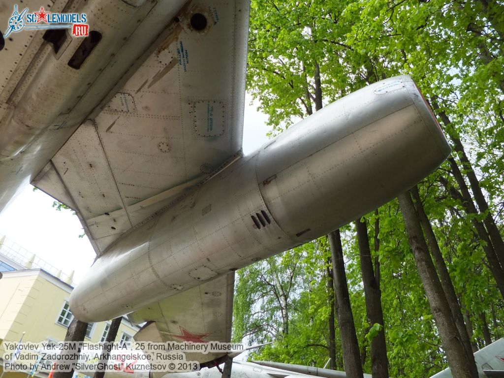 Yak-25M_Flashlight_0336.jpg