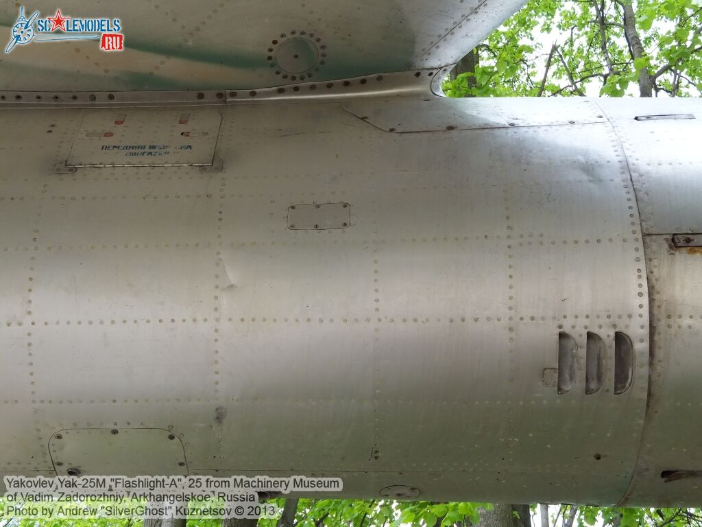 Yak-25M_Flashlight_0340.jpg