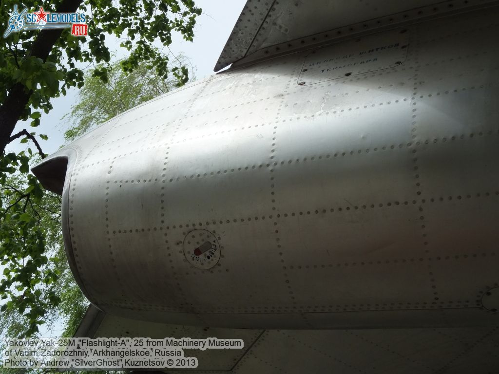 Yak-25M_Flashlight_0344.jpg