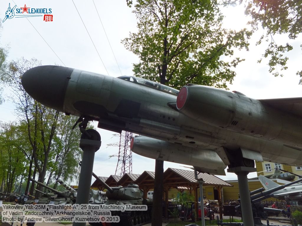 Yak-25M_Flashlight_0351.jpg