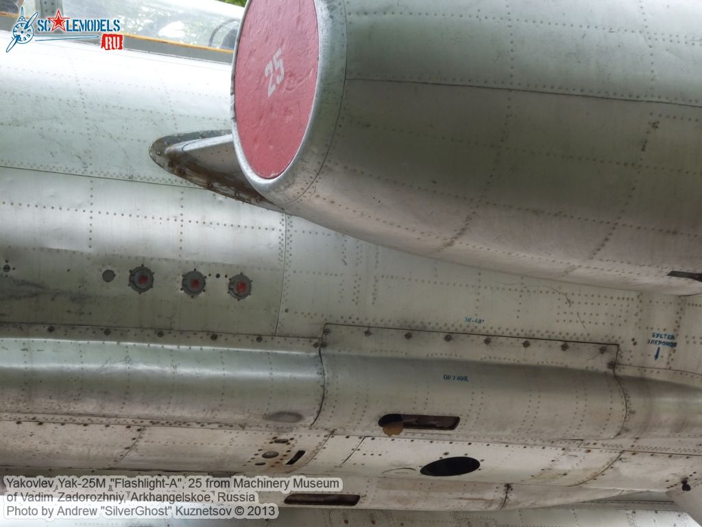 Yak-25M_Flashlight_0354.jpg