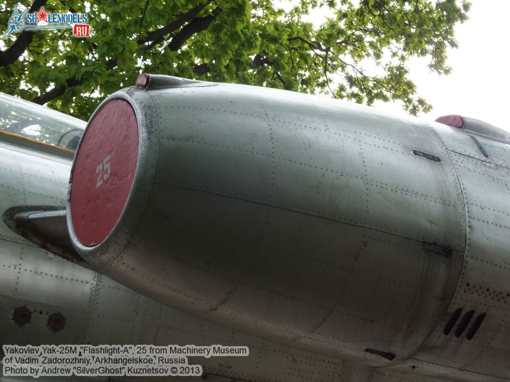 Yak-25M_Flashlight_0355.jpg