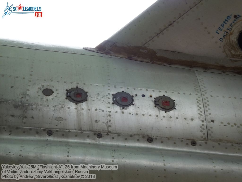 Yak-25M_Flashlight_0356.jpg