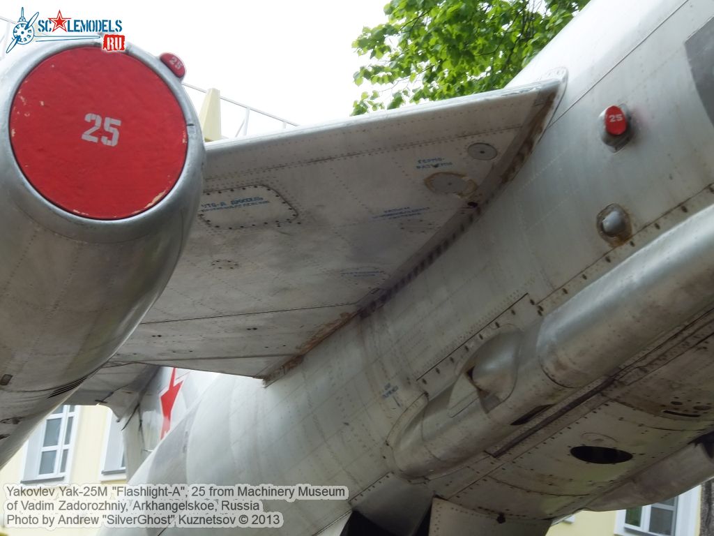 Yak-25M_Flashlight_0361.jpg