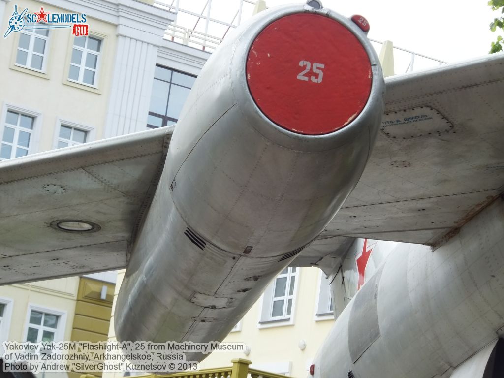 Yak-25M_Flashlight_0362.jpg