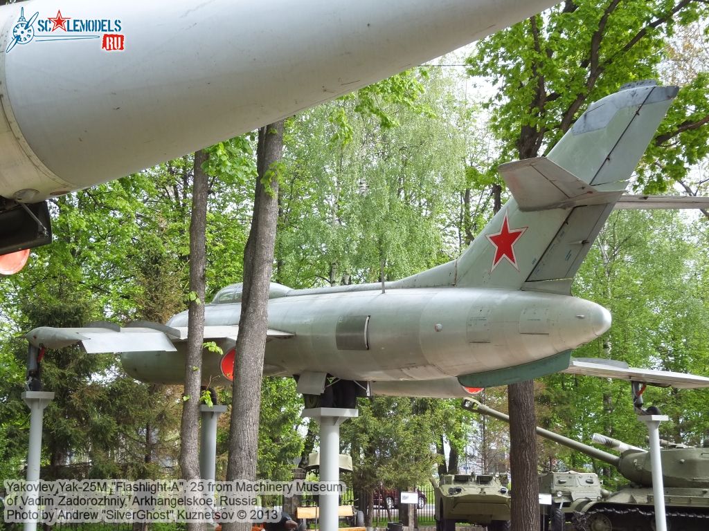 Yak-25M_Flashlight_0381.jpg