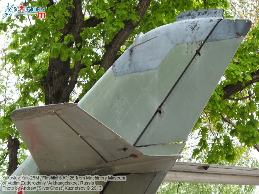 Yak-25M_Flashlight_0382.jpg