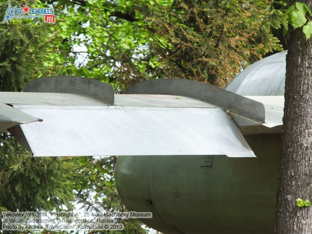 Yak-25M_Flashlight_0387.jpg