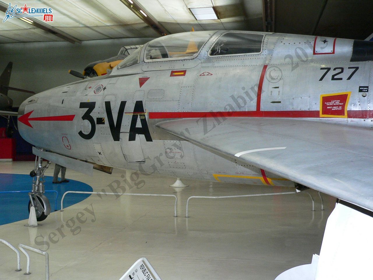 F-84F Thunderstreak_04.JPG