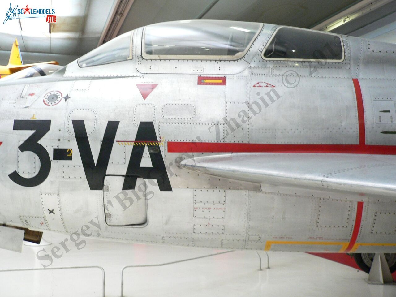 F-84F Thunderstreak_05.JPG