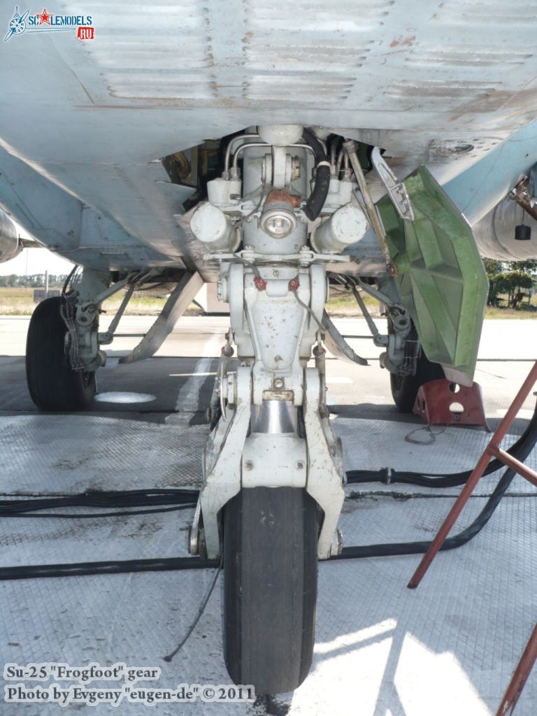 su-25_gear_0000.jpg