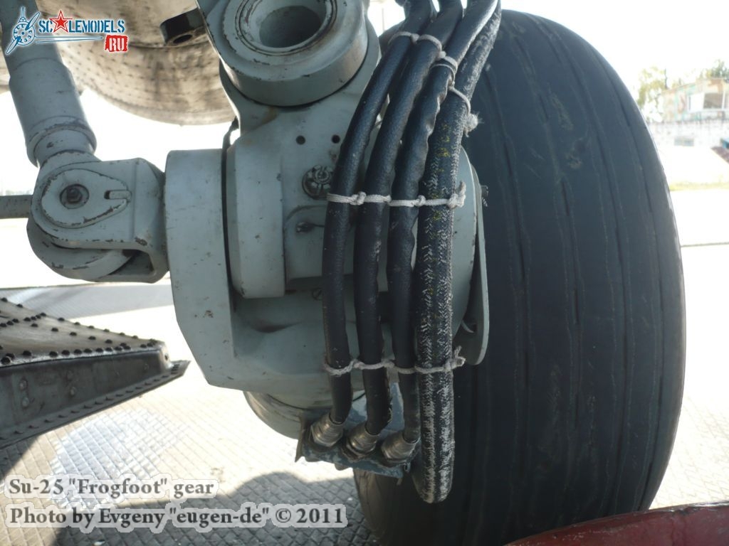 su-25_gear_0002.jpg