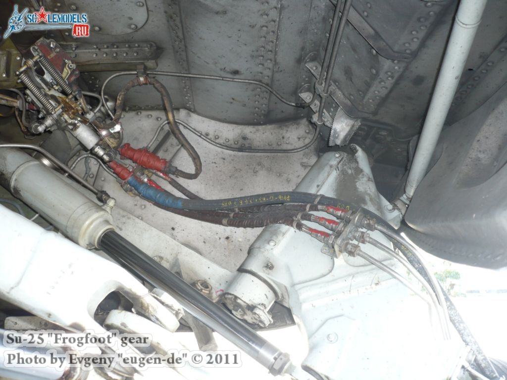 su-25_gear_0006.jpg