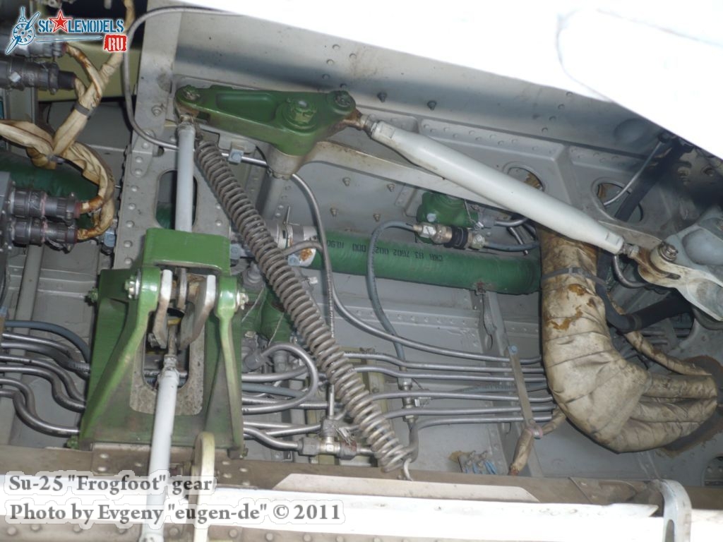 su-25_gear_0012.jpg