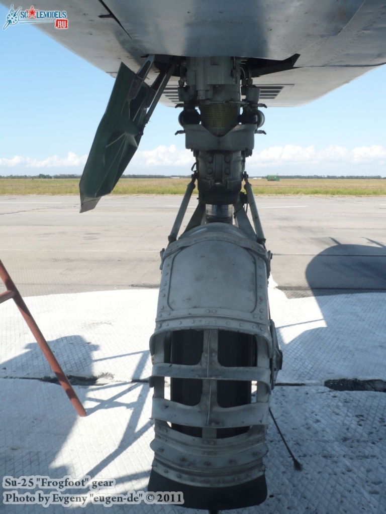 su-25_gear_0013.jpg